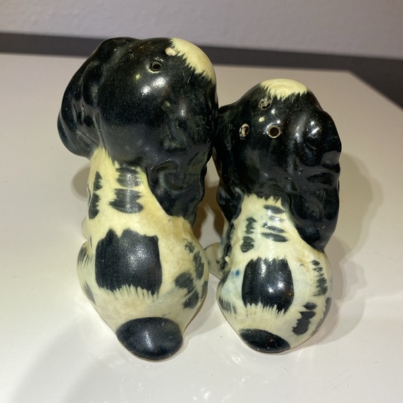 Vintage 70’s Black and White Spaniel Puppy Dog Salt and Pepper Shakers Kitschy - Picture 4 of 8